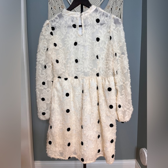 White polka dots textured mini dress with lace sheer sleeves - Picture 3 of 5